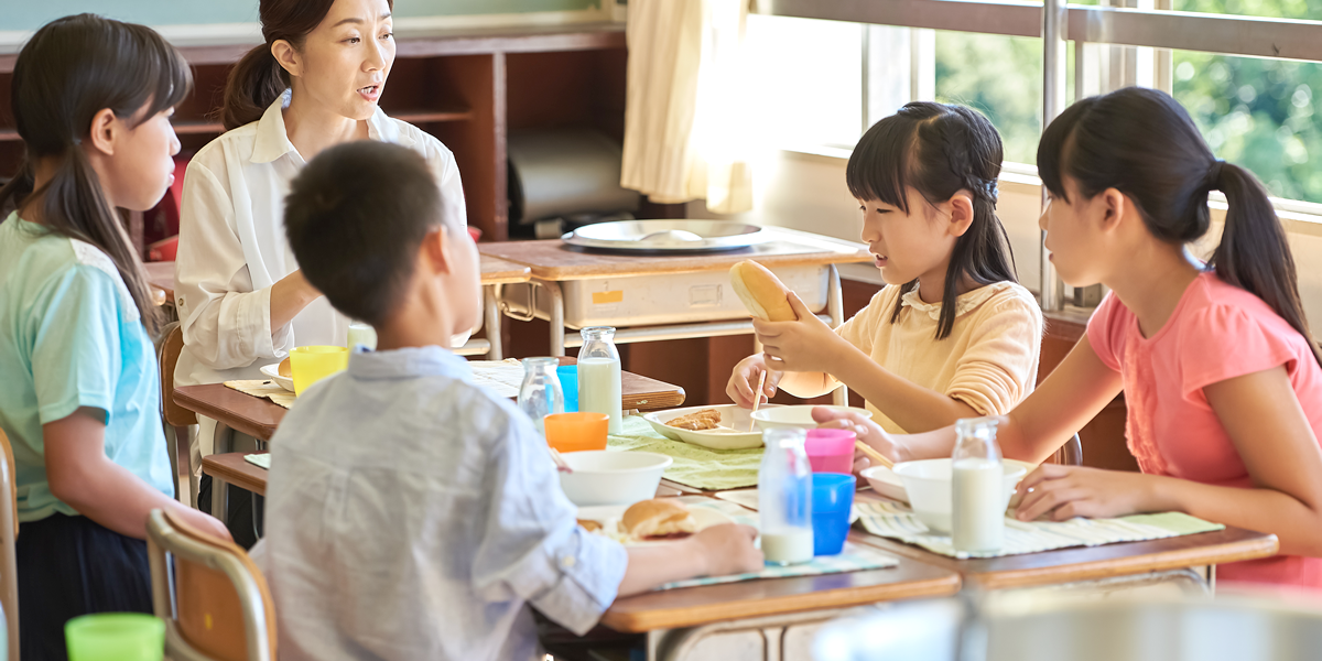 ゆたかな心を育て じょうぶな体をつくる学校給食